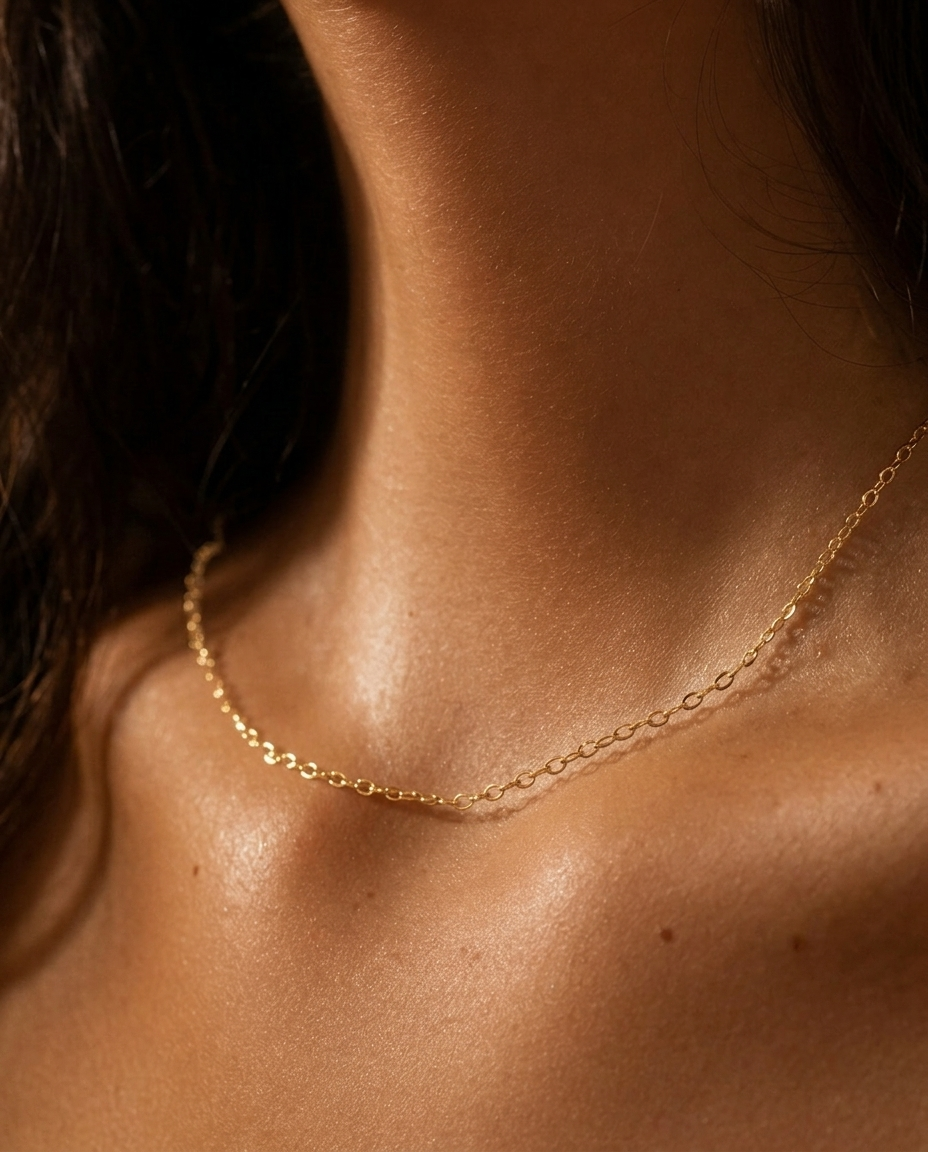 Jewelry — gold chain macro